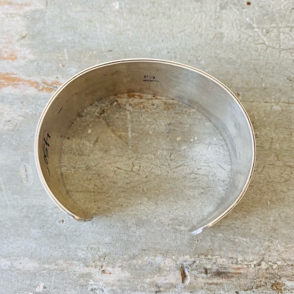 SOLD ♥️ Navajo ♥️ Eddie Johnson Sterling Silver & Kingman Turquoise Cuff - Picture 8 of 15